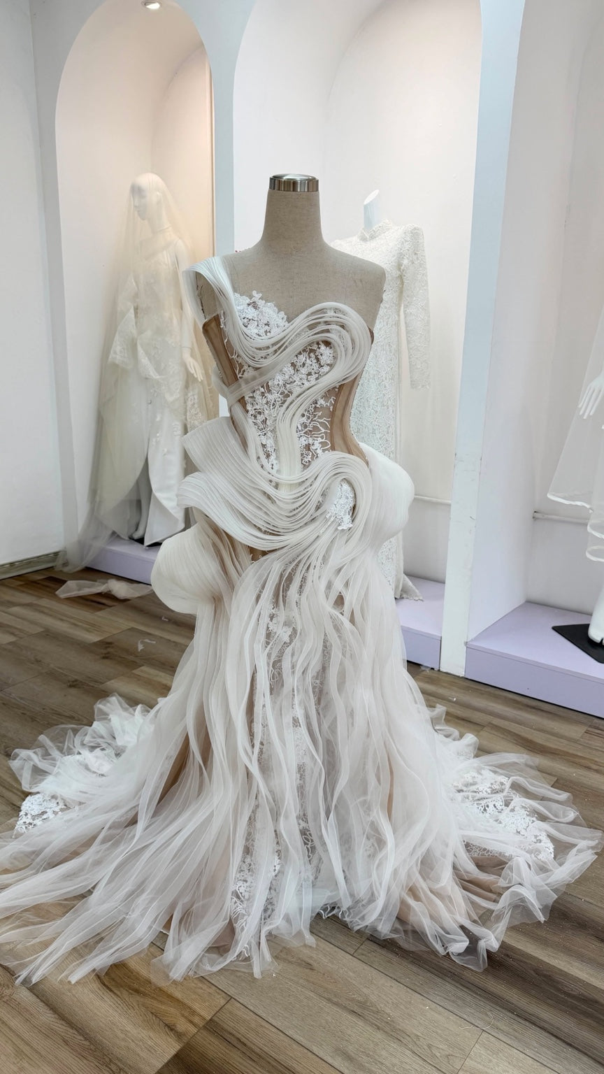 MIRANDA Structured Wedding Dress