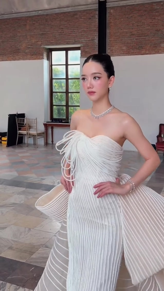 NEONA Sculpted Couture Wedding Dress